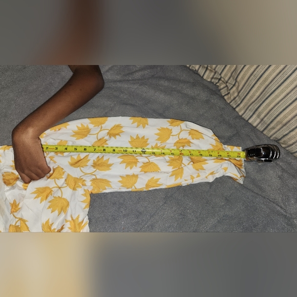 A yellow dress with leaves!!! DRESS IS NOT TRUE TO SIZE MORE LIKE A TEN - Picture 9 of 12